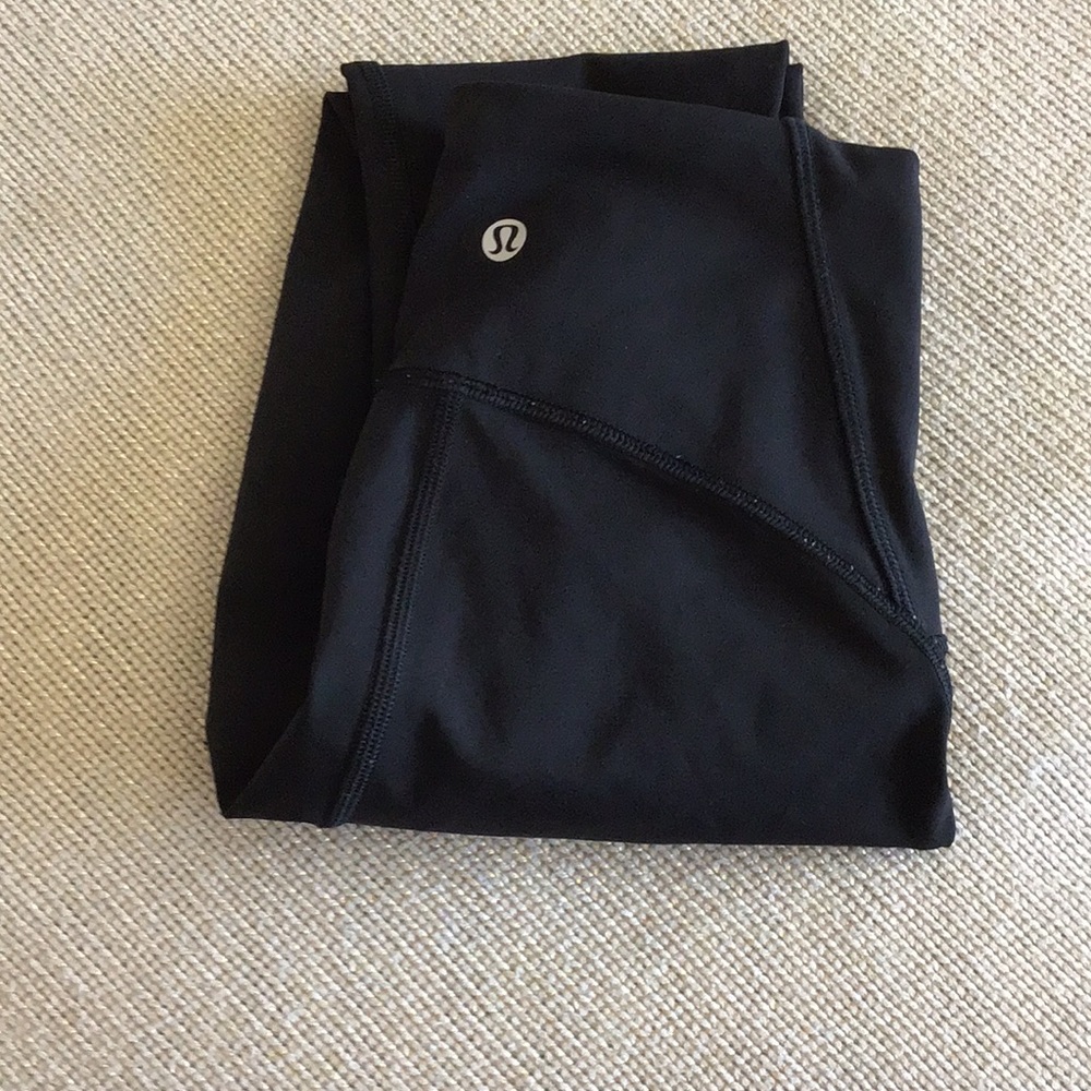 black lululemon high rise leggings